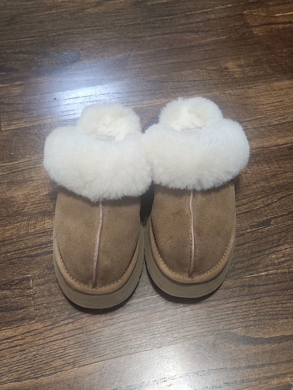 UGG Chestnut Suede Shearling Clog Slippers with Cream Fur Cuff - Picture 7 of 7